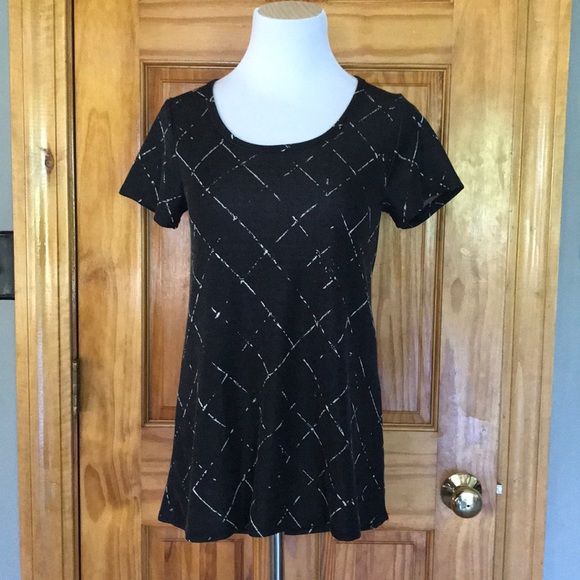 LuLaRoe Tops - Lularoe classic tee